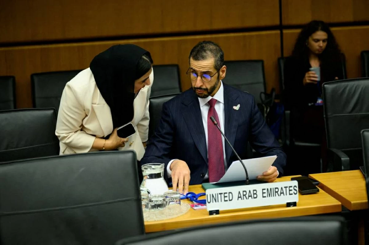 ممثل الامارات في إجتماع محلس خكام الوكالة الدولية للطاقة الذرية في فيينا خلال الاجتماع الخاص(رويترز)