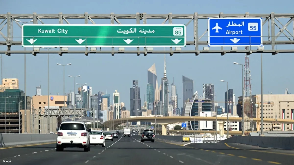 عاجل | استئناف حركة الملاحة الجوية في #الكويت 