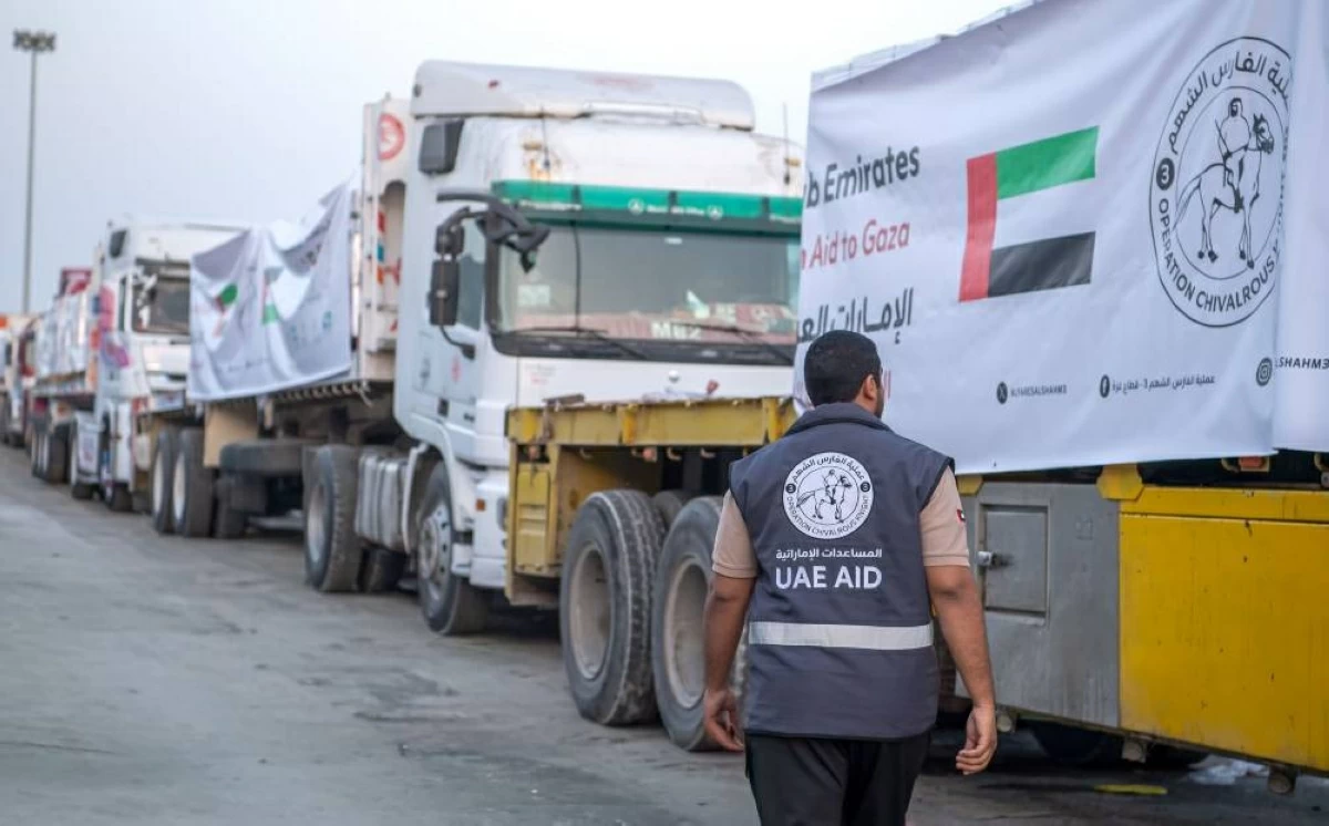 4 قوافل إماراتية تدخل غزة تحمل 740 طن طرود غذائية
