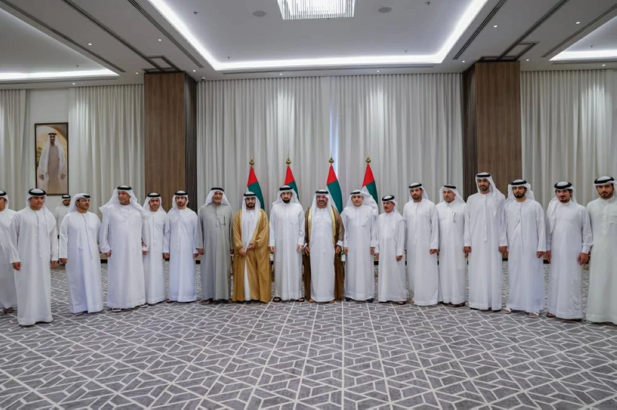 أحمد بن محمد يحضر أفراح السويدي والجناحي #صحيفة_الخليج 