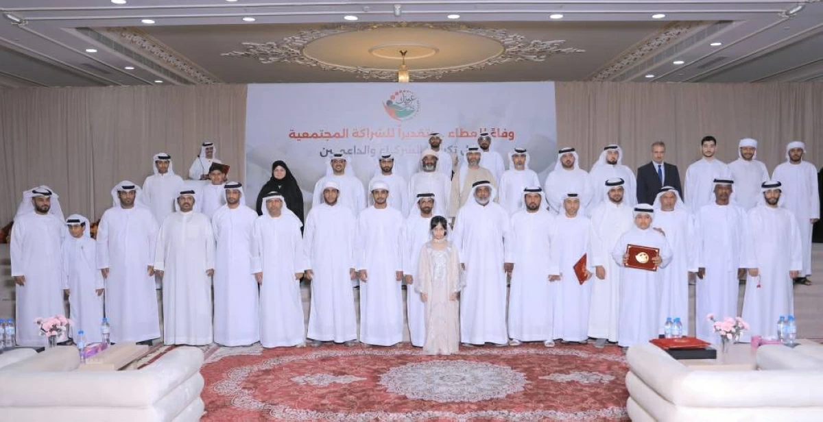 بن حم يتوسط عدداً من المكرمين
