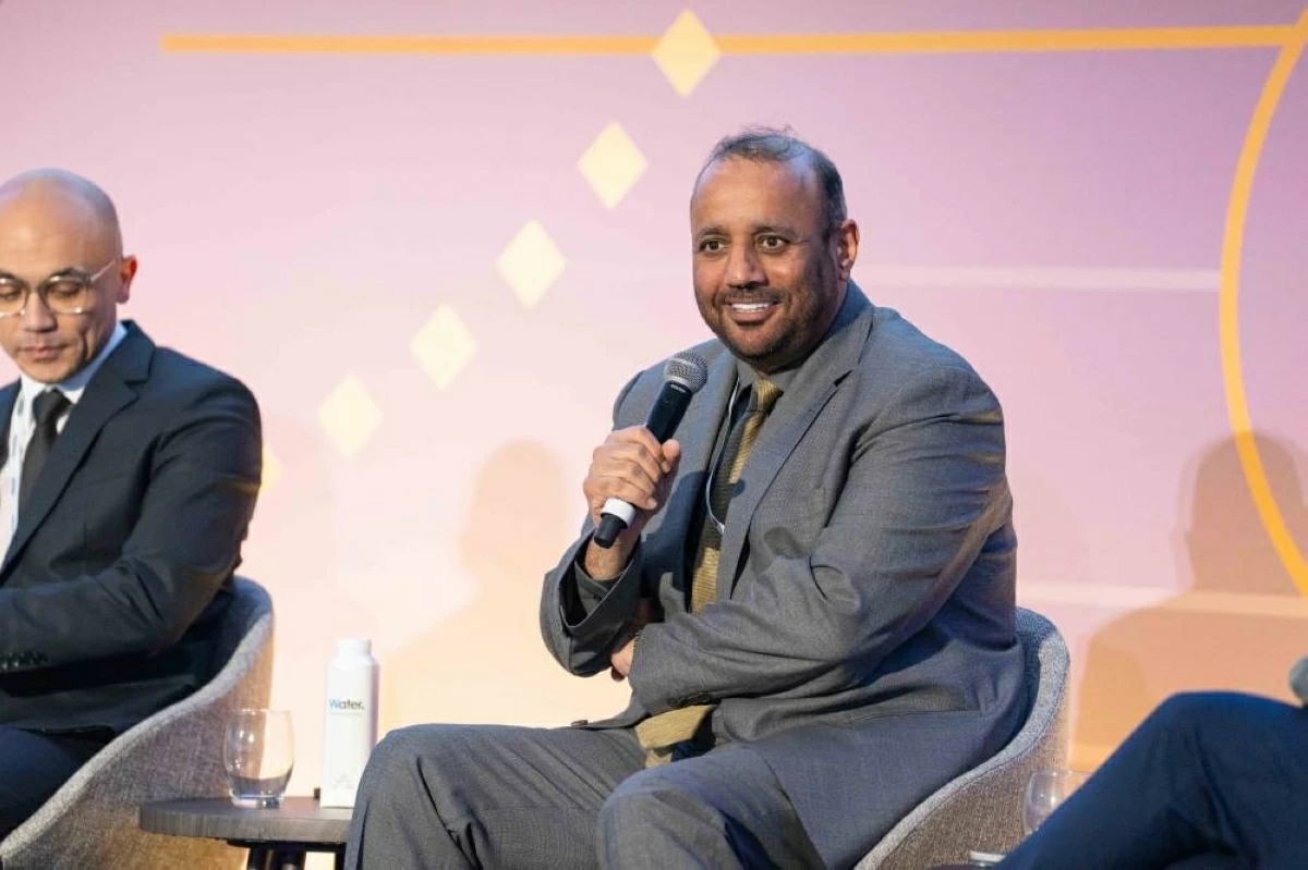 الحزامي خلال مشاركته في المؤتمر