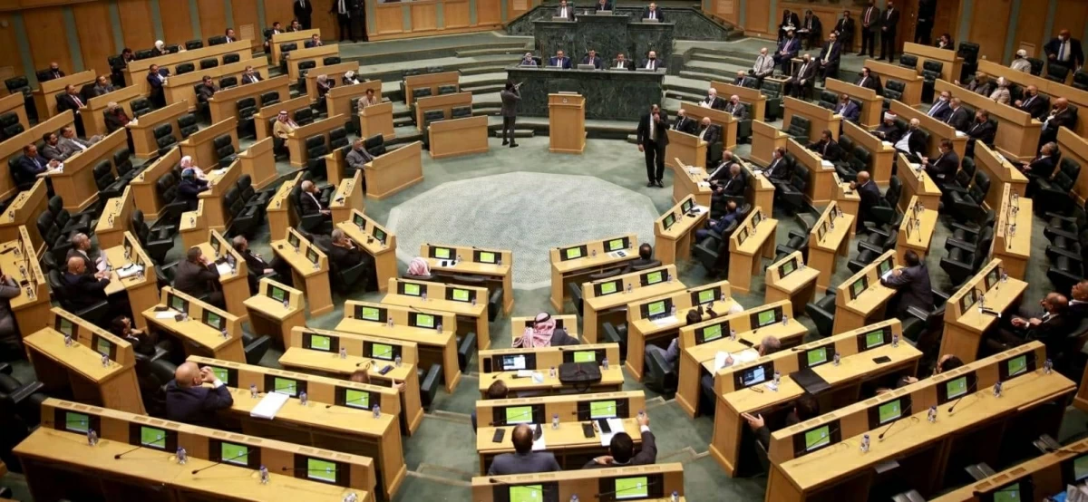 قضية «حوالات الإخوان» تتصاعد.. اتهام نائب أردني بغسل الأموال ومنعه من السفر
