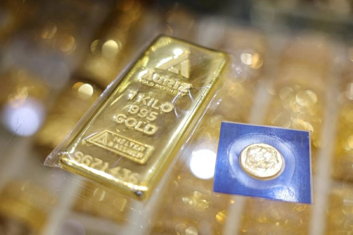 الذهب الضعيف يئن عند مستوى 4100 دولار