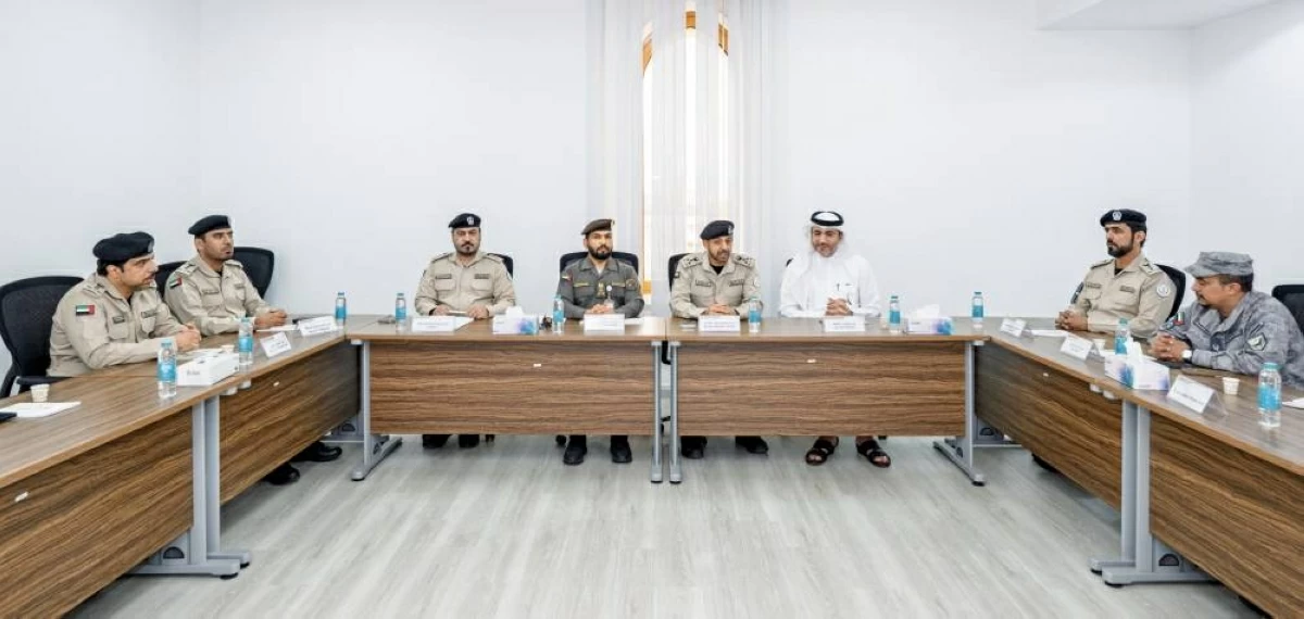 شرطة الشارقة تبحث تعزيز التنسيق الأمني في المنافذ الحدودية