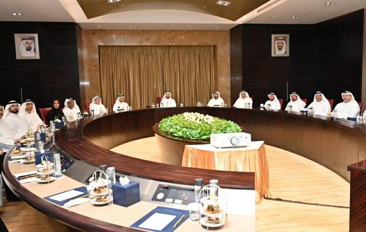 عبد الله العويس مترئسا الاجتماع