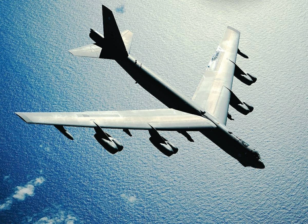 تحطم قاذفة «بي 52» أمريكية في كاليفورنيا