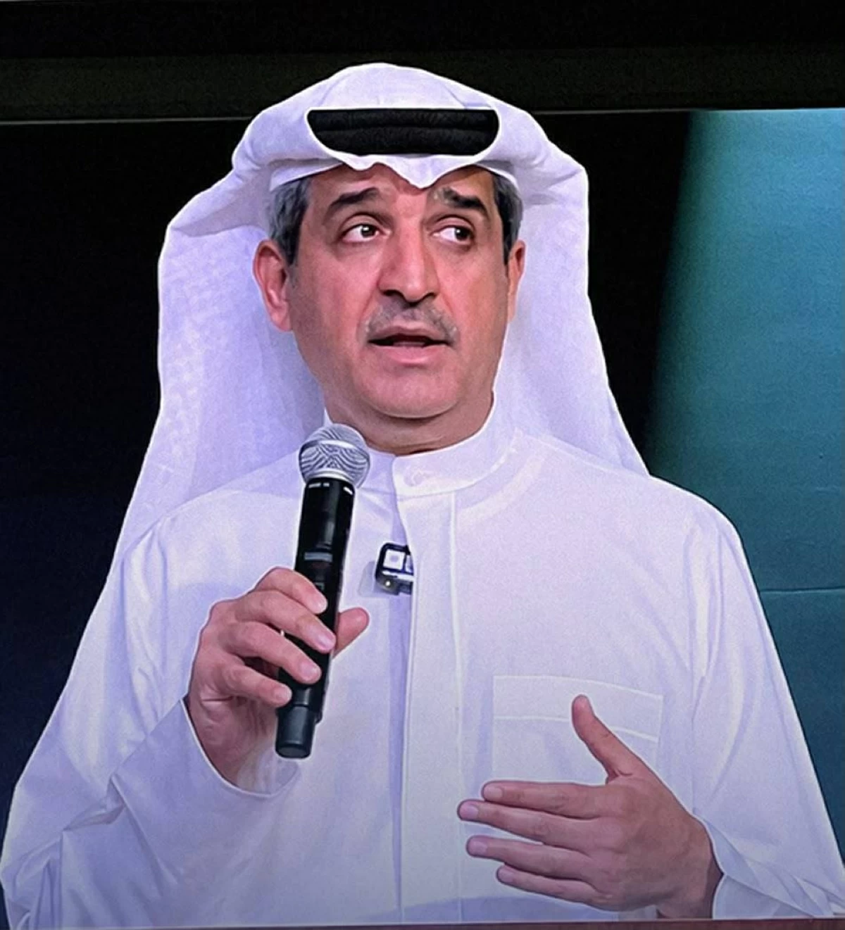 أحمد الشريف خلال إلقاء محاضرته