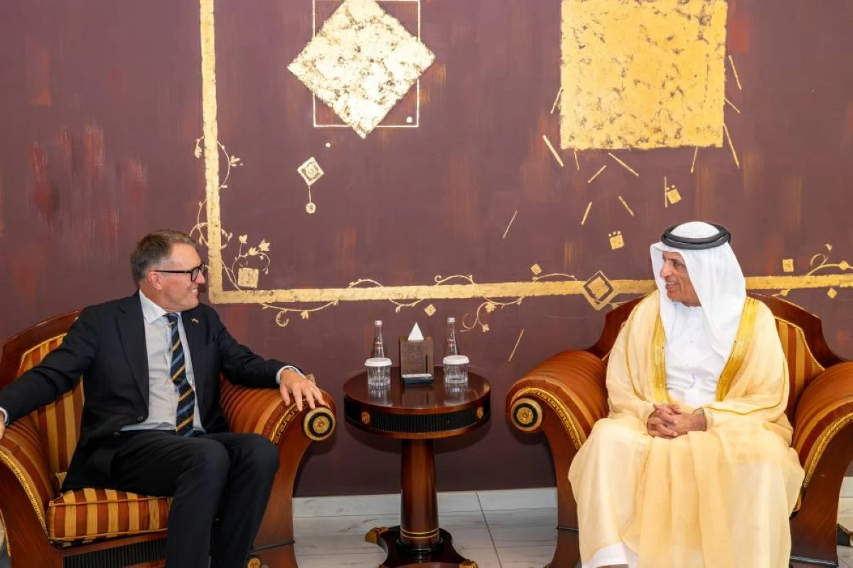 سعود بن صقر في حديث مع سفير السويد