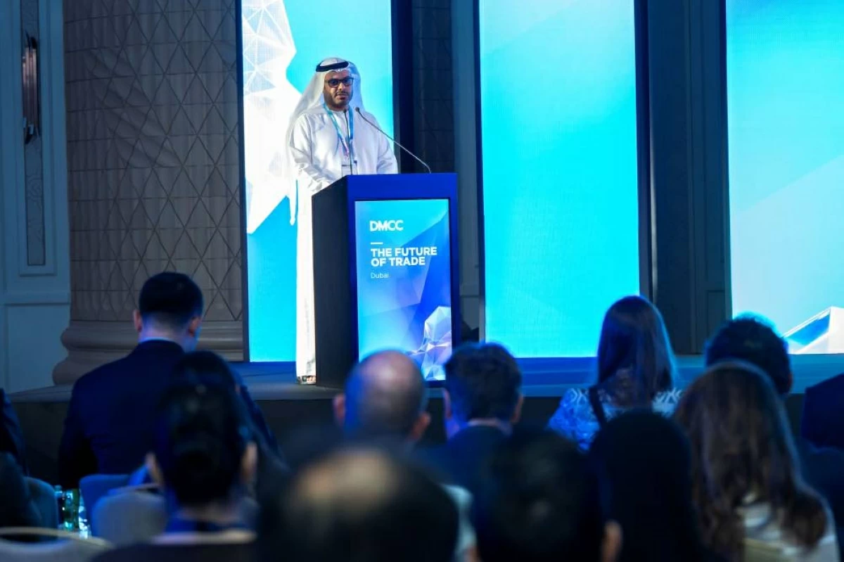 أحمد بن سليم  متحدثاً خلال المؤتمر الصحفي
