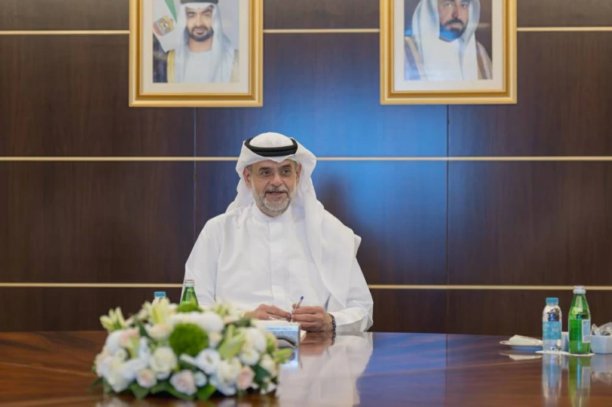سلطان بن محمد مترئساً الاجتماع