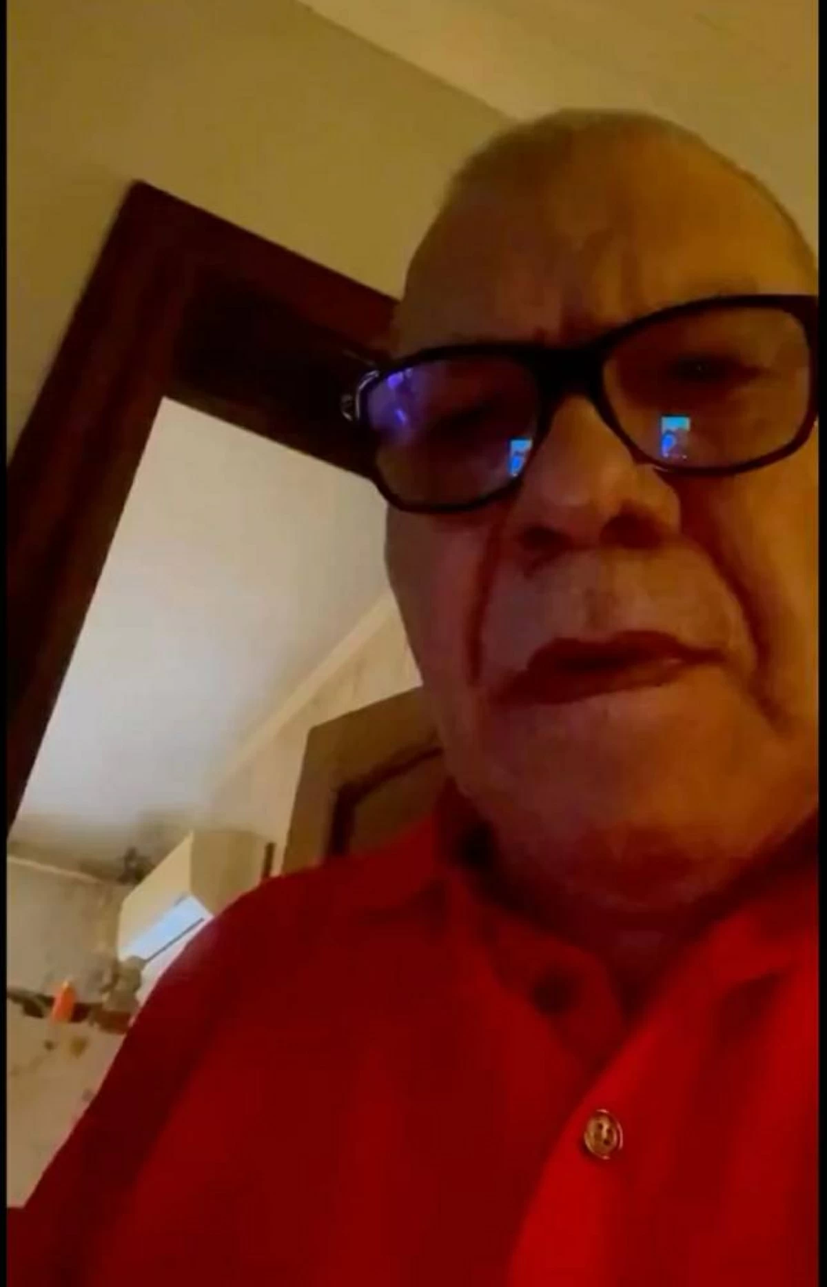 أفنى عمره لتأمين مستقبله.. مصري يشكو نهاية صادمة لم يتوقعها من ابنه (فيديو)