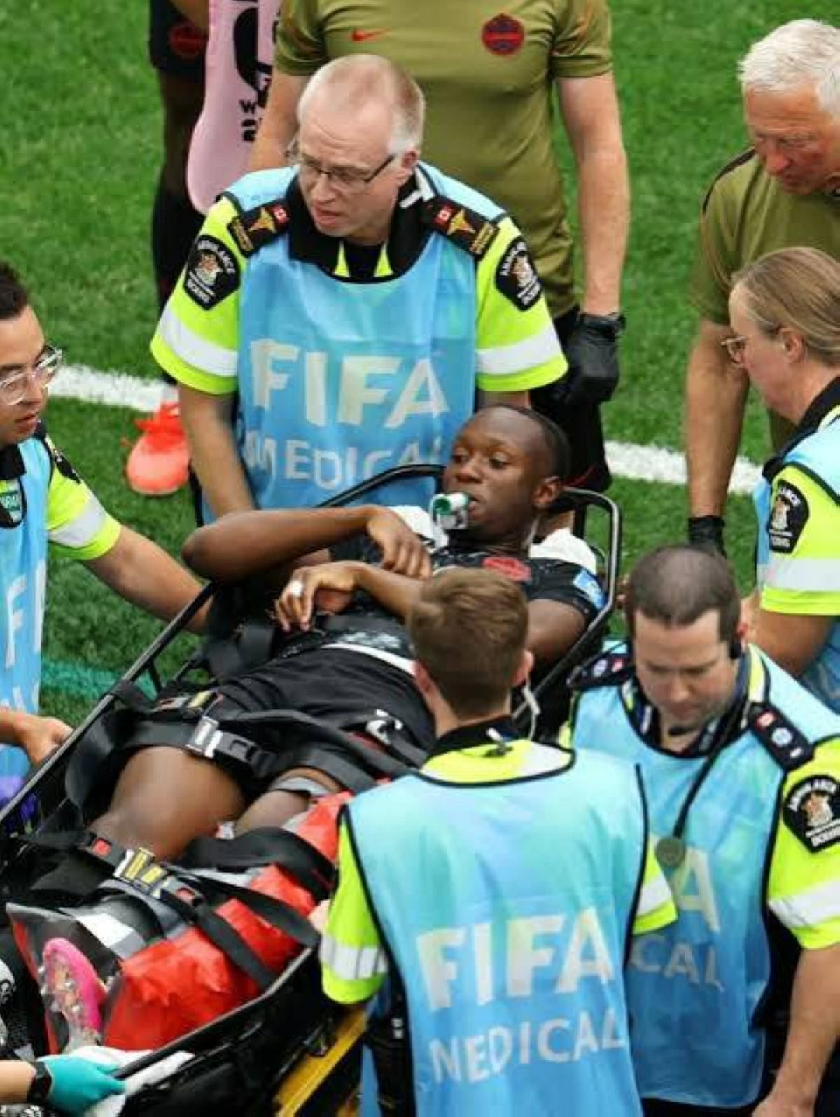 إصابة مروّعة وصفارة خضراء.. تفاصيل انتهاء حلم كأس العالم لإسماعيل كوني لاعب كندا