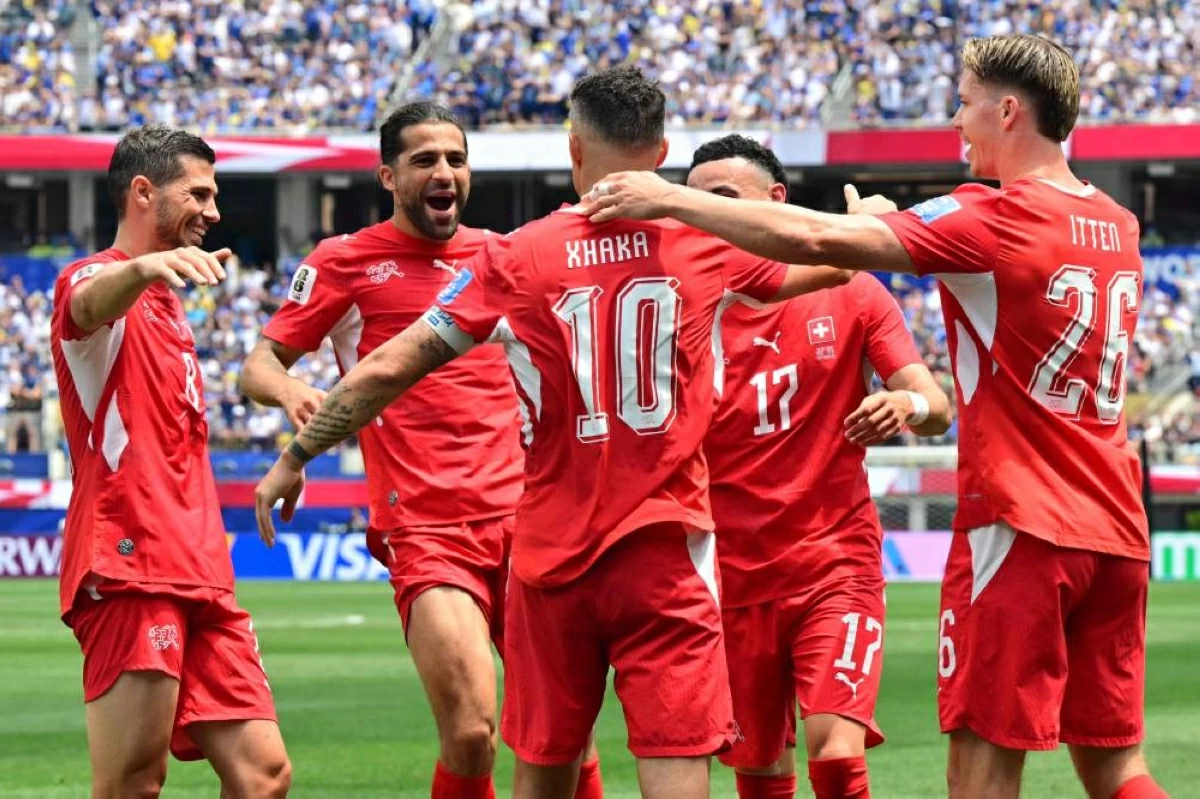 السويسري تشاكا يحتفل بهدفه في مرمى البوسنة
