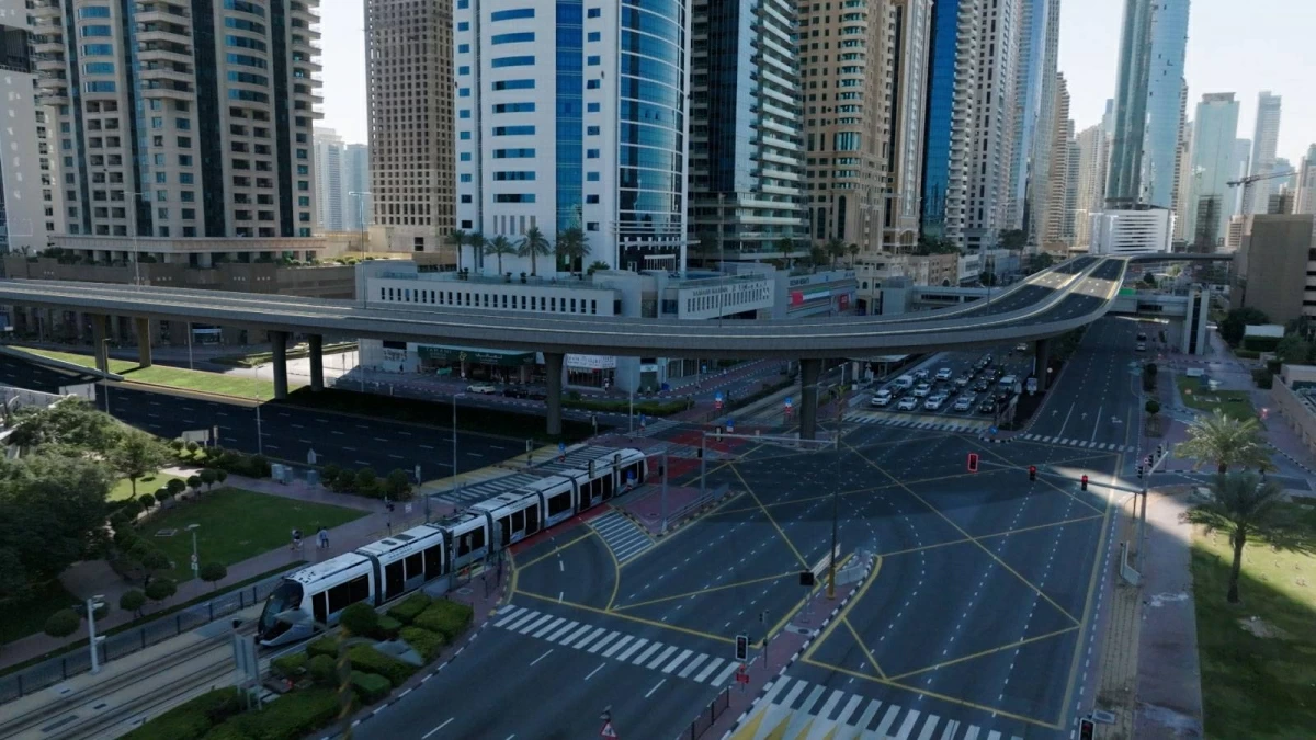 جسر جديد في دبي هاربر يخفض زمن الرحلة إلى 3 دقائق