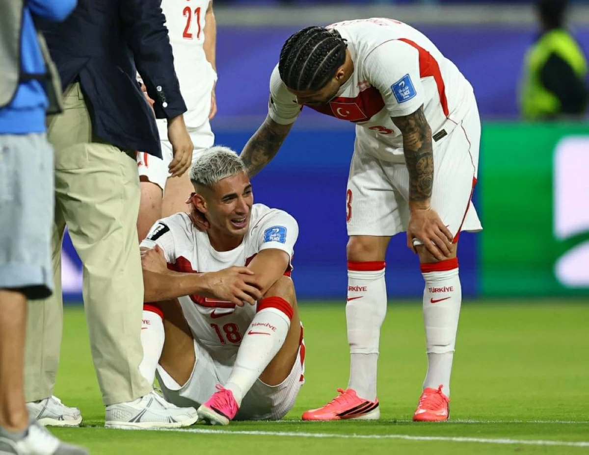 لاعب تركي يبكي بعد وداع المونديال