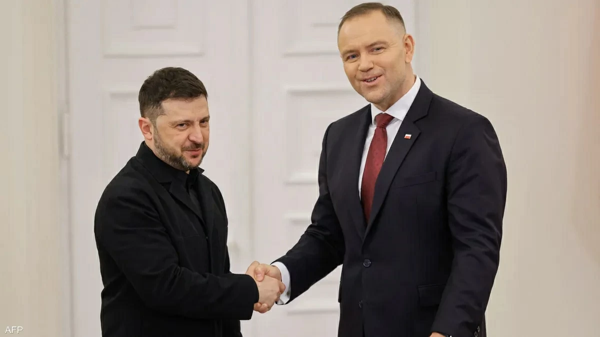 بسبب خلاف تاريخي.. رئيس بولندا يجرد زيلينسكي من أعلى وسام شرف