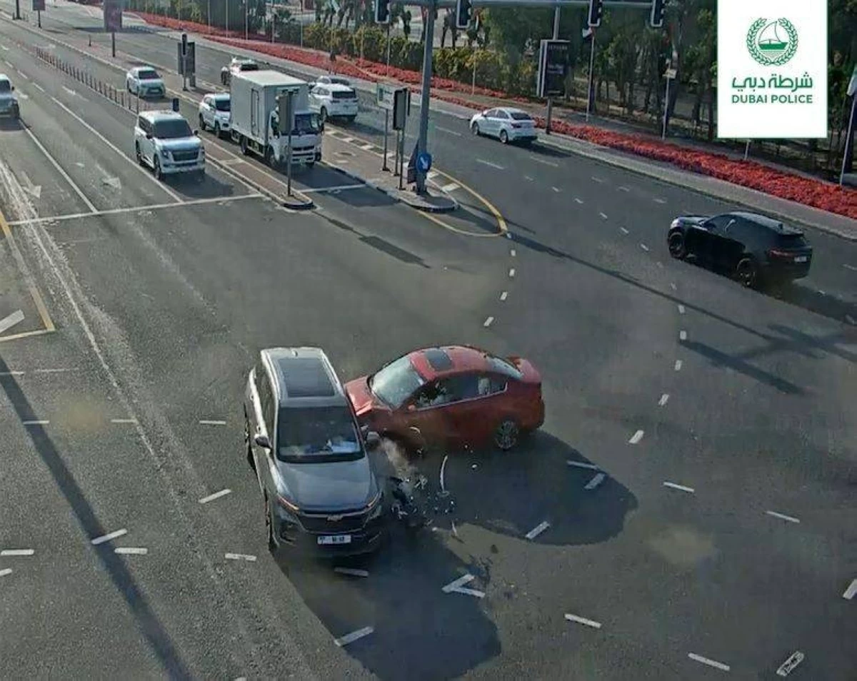 شرطة دبي تحذر من تجاوز الإشارة الحمراء.. وتكشف عن عدد الحوادث والمصابين (فيديو)