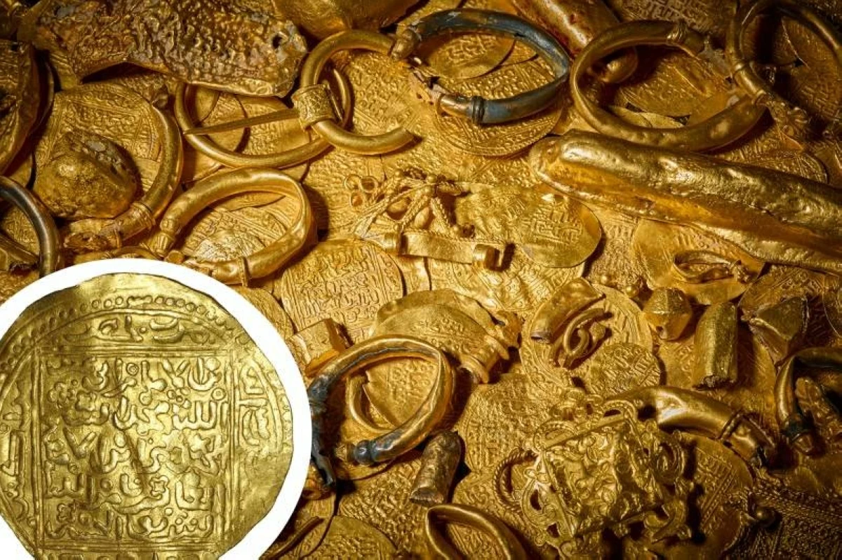 كنوز عثر عليها بالسفينة