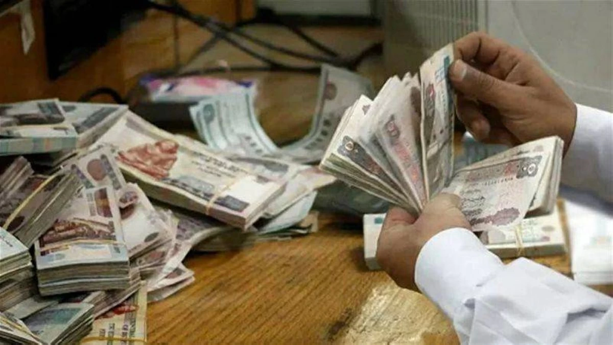 حقيقة انتشار أموال مزيفة في مصر..الحكومة تحسم الجدل بشأن ورقة الـ50 جنيهاً