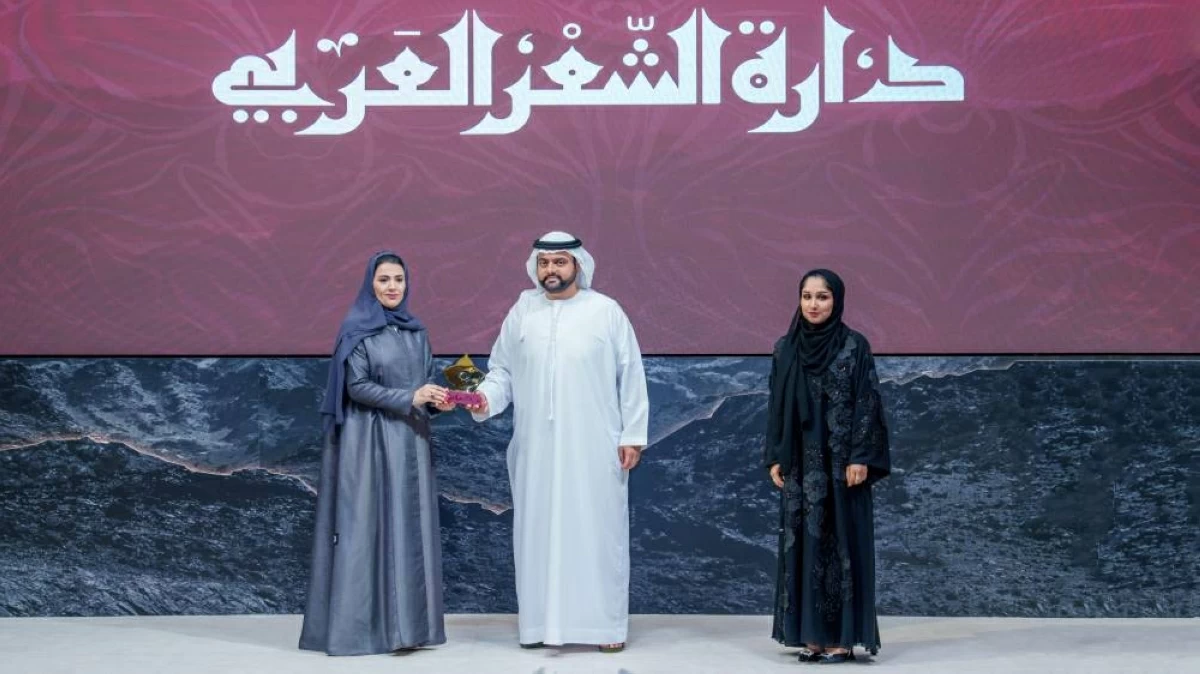 محمد بن حمد الشرقي خلال إحدى الفعاليات الثقافية