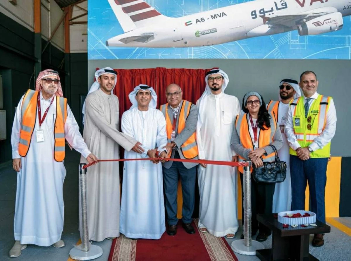 سالم بن سلطان بن صقر يقص شريط الافتتاح