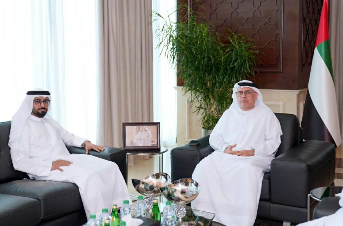 العور والنيادي يبحثان تعزيز التعاون