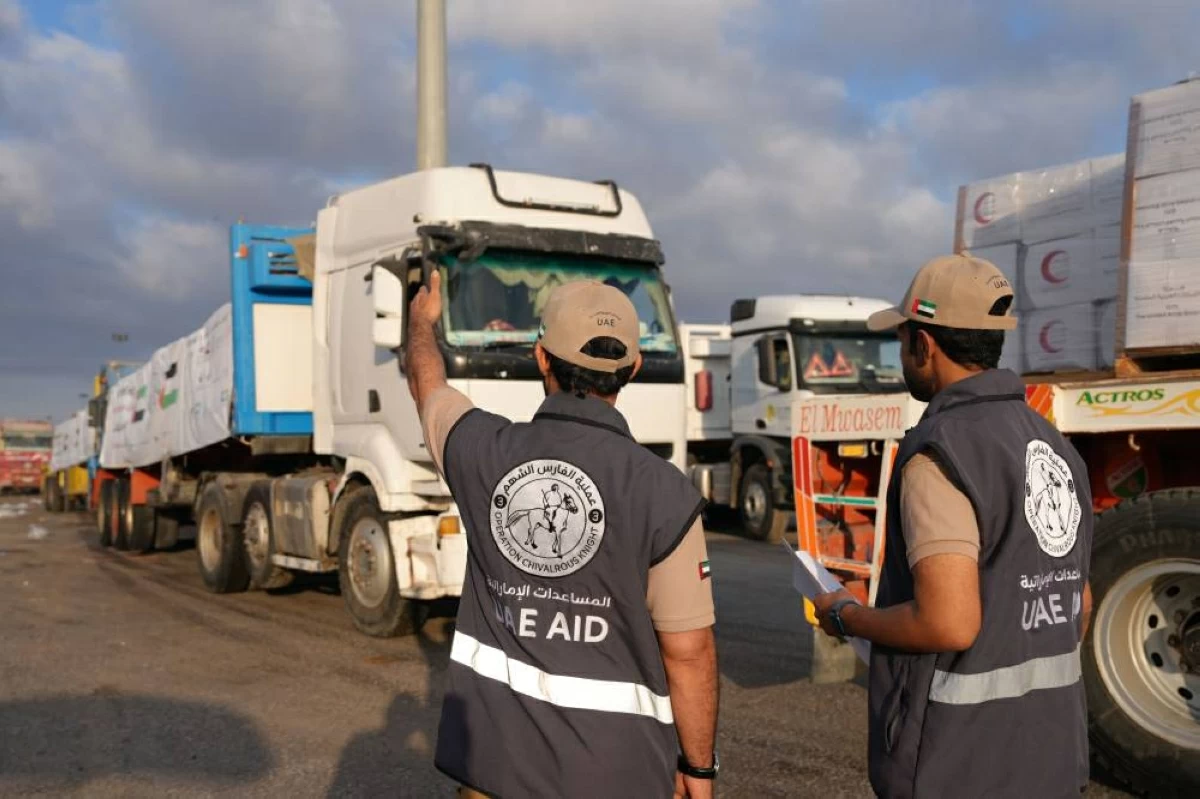 الإمارات تغيث غزة بـ 5 قوافل تحمل 817 طن مساعدات الإمارات تغيث غزة بـ 5 قوافل تحمل 817 طن مساعدات