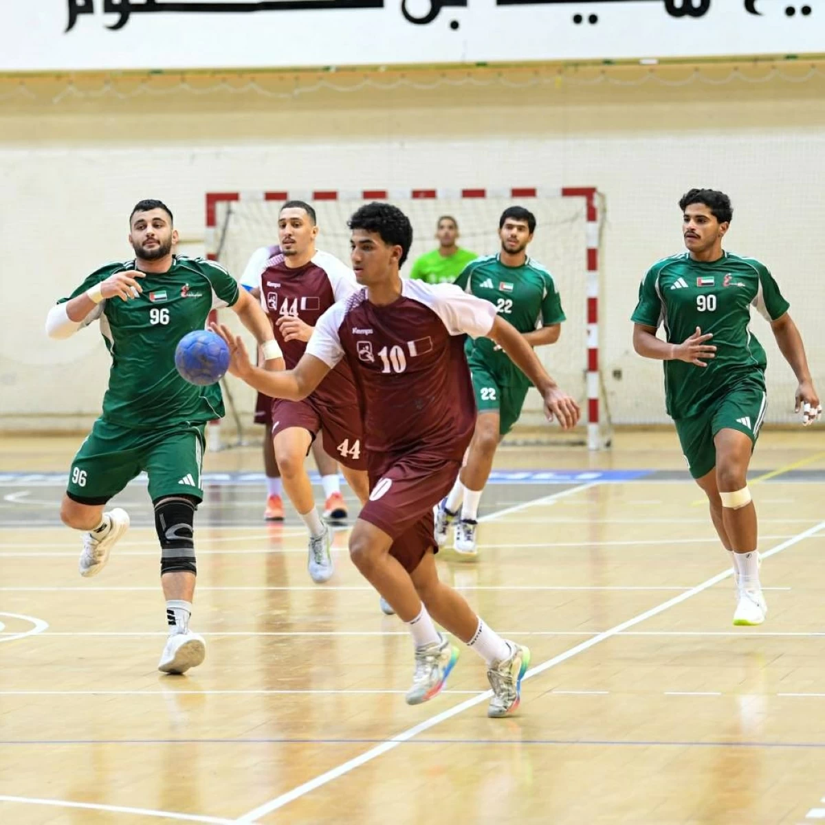 من مباراة الإمارات وقطر