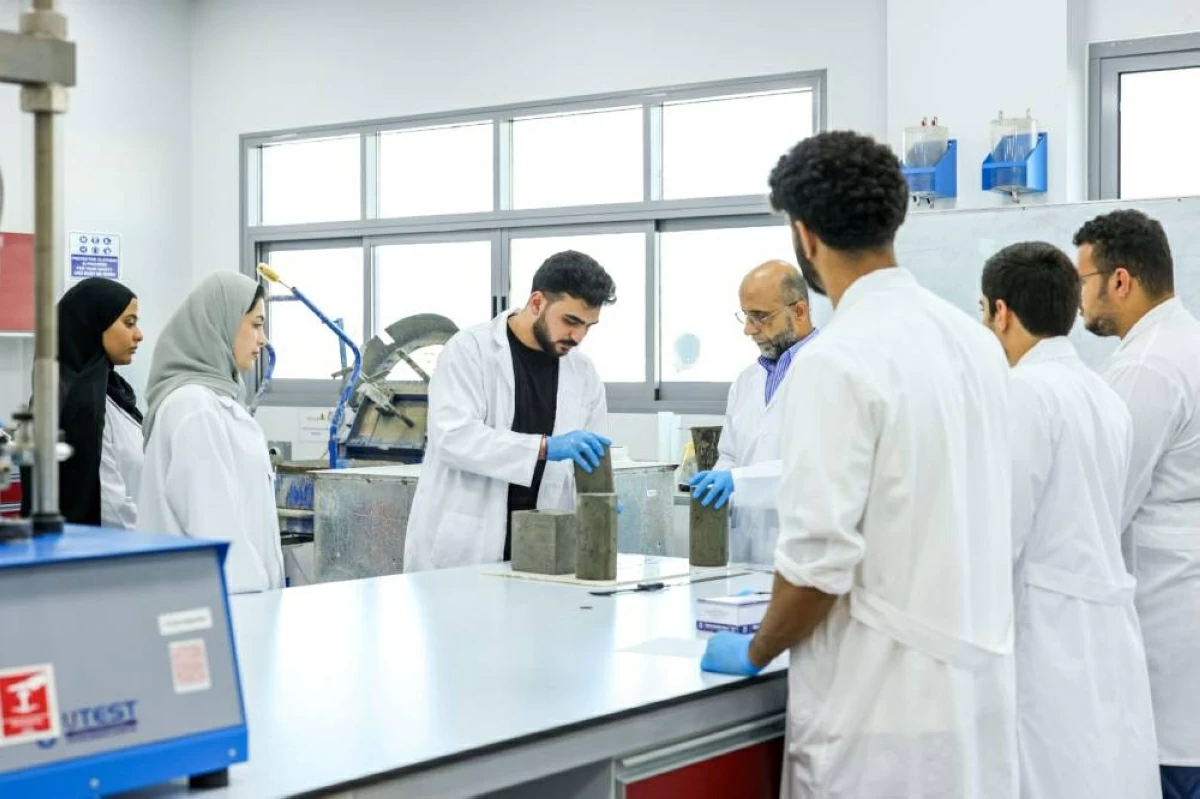 تغييرات على 10 برامج في «أمريكية رأس الخيمة»