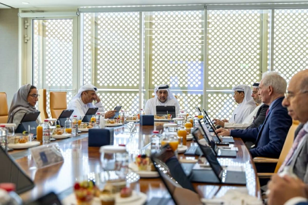 مجلس أمناء جامعة دبي يستعرض التقرير المالي