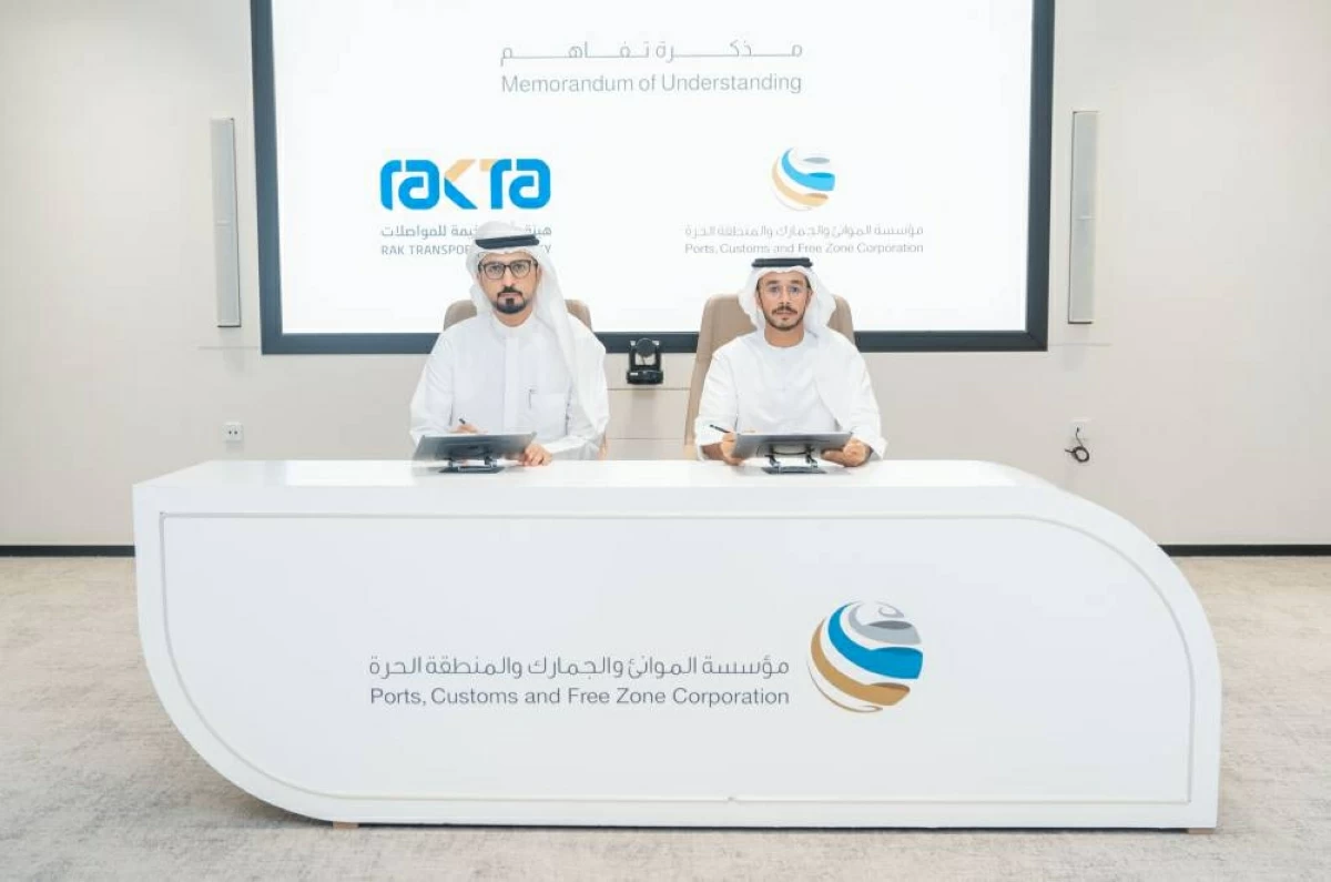سعيد آل مكتوم  وإسماعيل البلوشي يوقعان المذكرة