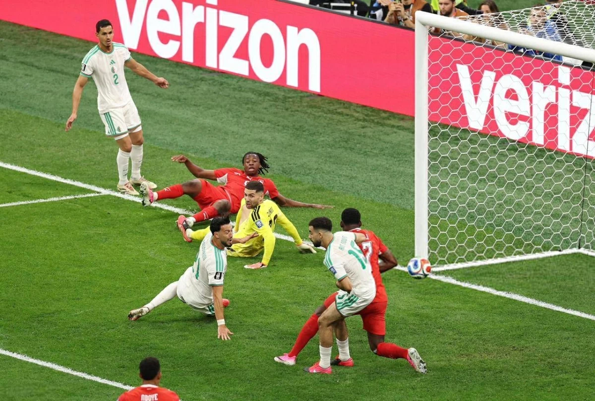 الجزائر تودع كأس العالم بخسارة ثنائية أمام سويسرا