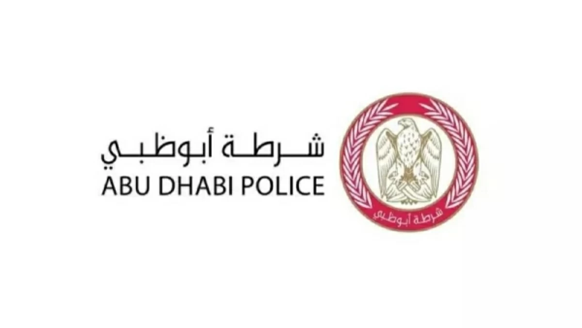 شرطة أبوظبي تدعو السائقين إلى تجنب الانشغال بغير الطريق