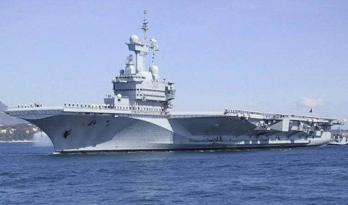 حاملة الطائرات الفرنسية «شارل ديغول» تعود من الشرق الأوسط