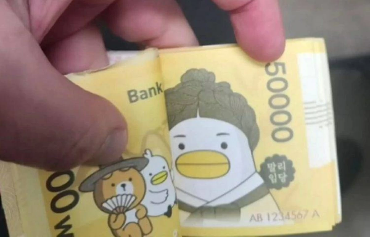 مدير بنك يختلس 45 ألف دولار ويستبدلها بأوراق لعب