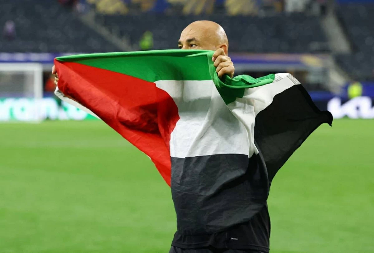 بعد احتفاله بعلم فلسطين.. فيفا يحسم الجدل بشأن إيقاف حسام حسن 