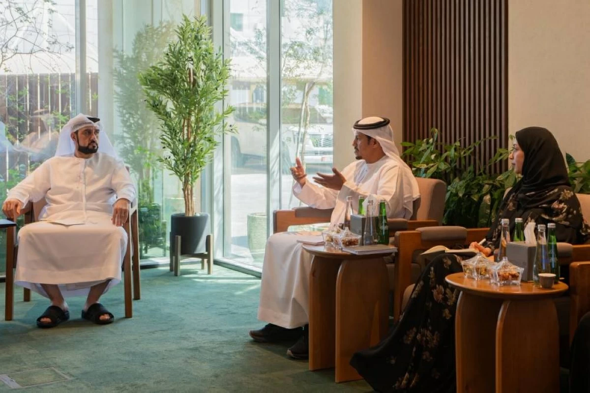 «الإمارات للإفتاء» و«الوطنية للإعلام» يبحثان ضبط الفتاوى