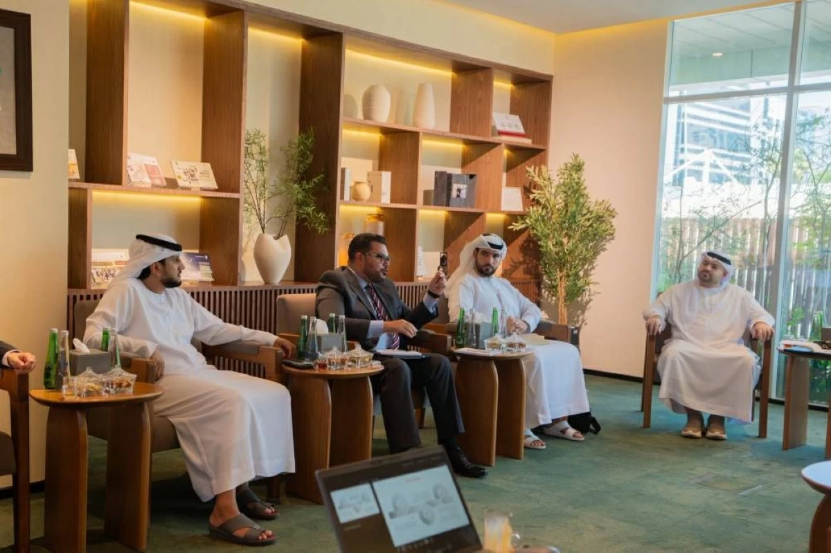 «الإمارات للإفتاء» و«الوطنية للإعلام» يبحثان ضبط الفتاوى