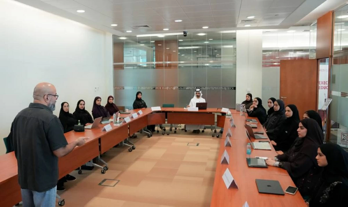 البرنامج يجمع بين المعارف النظرية والتطبيق