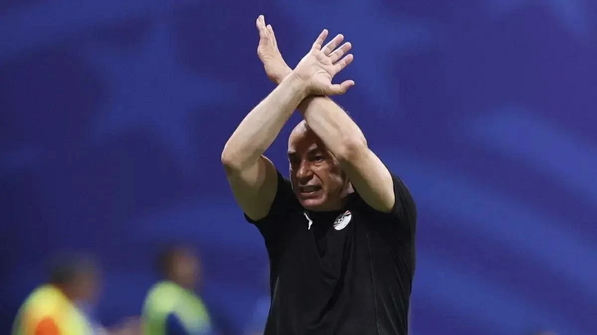 حسام حسن في رسالة لحكم لقاء الأرجنتين: «العالم يراقب»