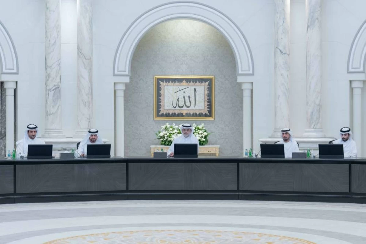 «تنفيذي الشارقة» يشكل لجنة لفاقدي الرعاية الاجتماعية