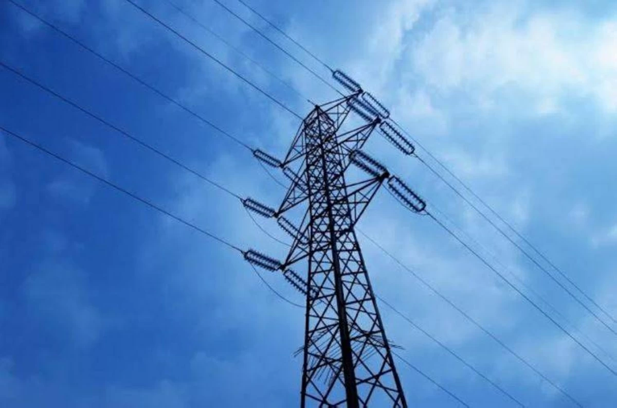 الكويت: تعطل خطوط نقل كهرباء متأثرة بشظايا