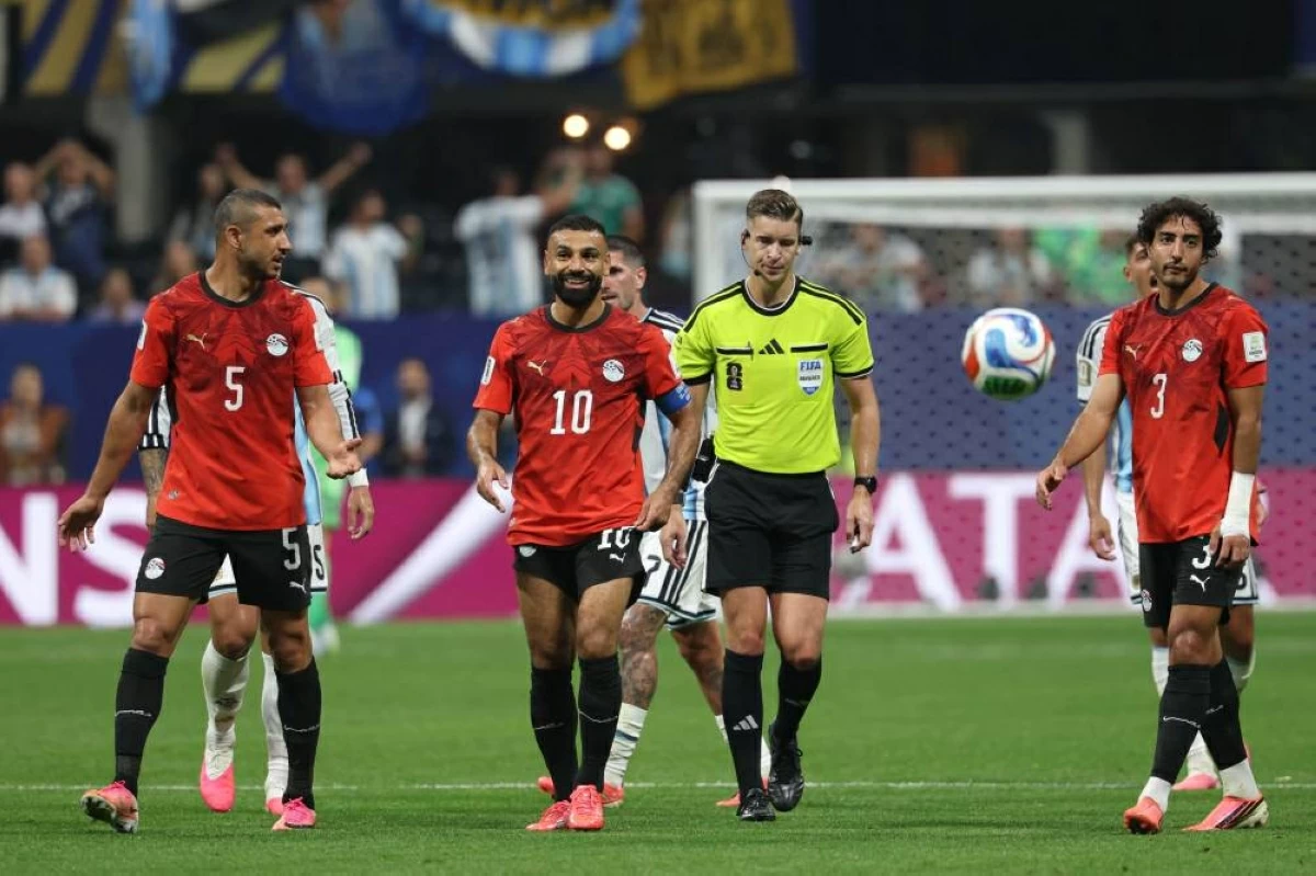 العالم ينتصر لمصر.. أساطير الكرة يدينون قرارات التحكيم أمام الأرجنتين