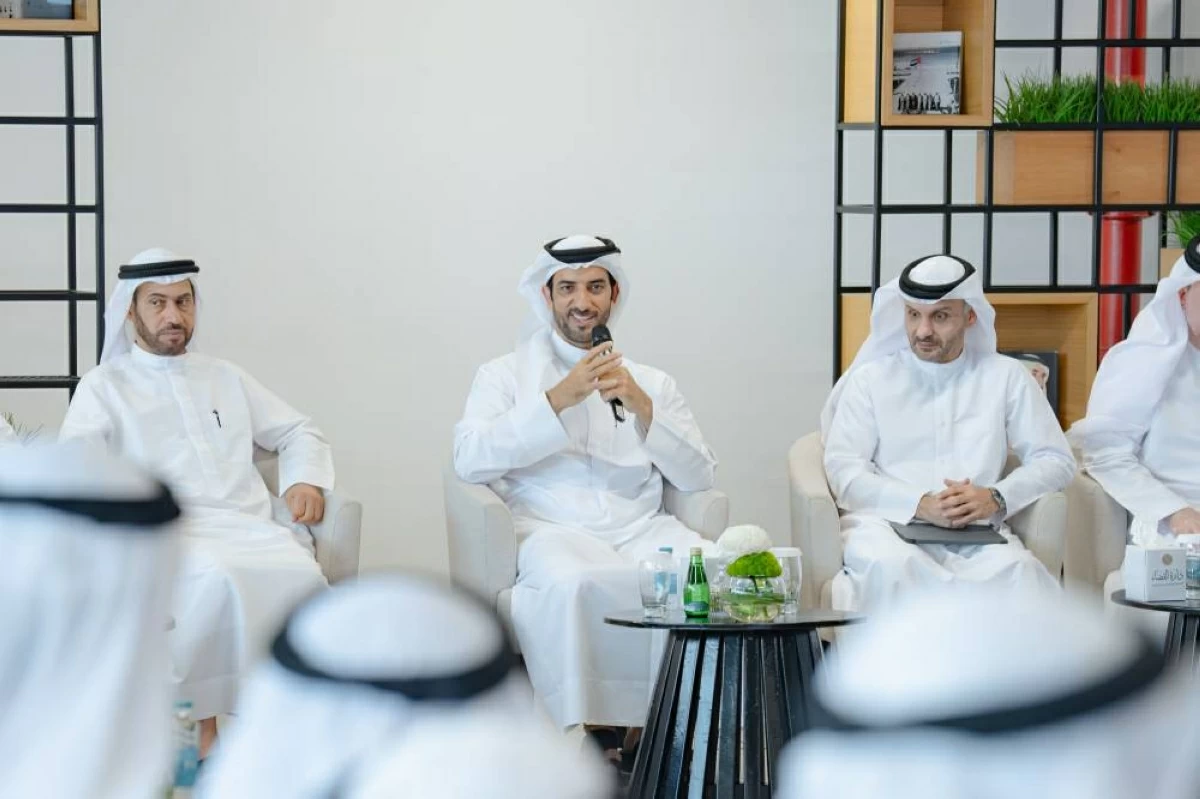 سلطان بن أحمد: تحسين تجربة المتعاملين أولوية لـ «قضاء الشارقة»