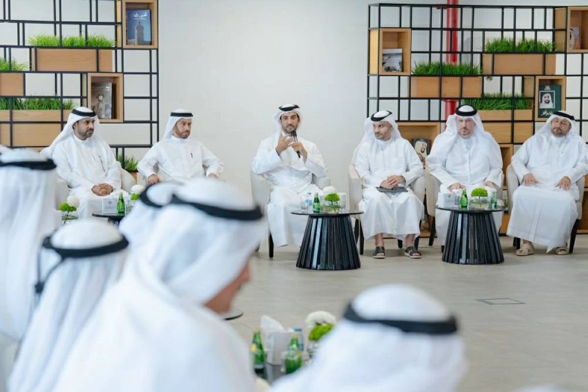 سلطان بن أحمد: تحسين تجربة المتعاملين أولوية لـ «قضاء الشارقة»