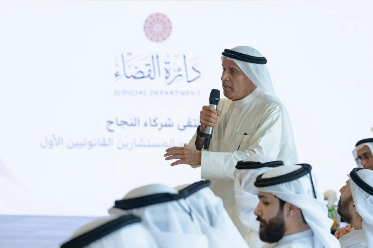 سلطان بن أحمد: تحسين تجربة المتعاملين أولوية لـ «قضاء الشارقة»