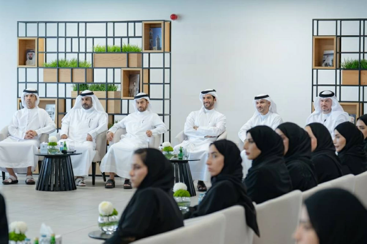 سلطان بن أحمد: تحسين تجربة المتعاملين أولوية لـ «قضاء الشارقة»