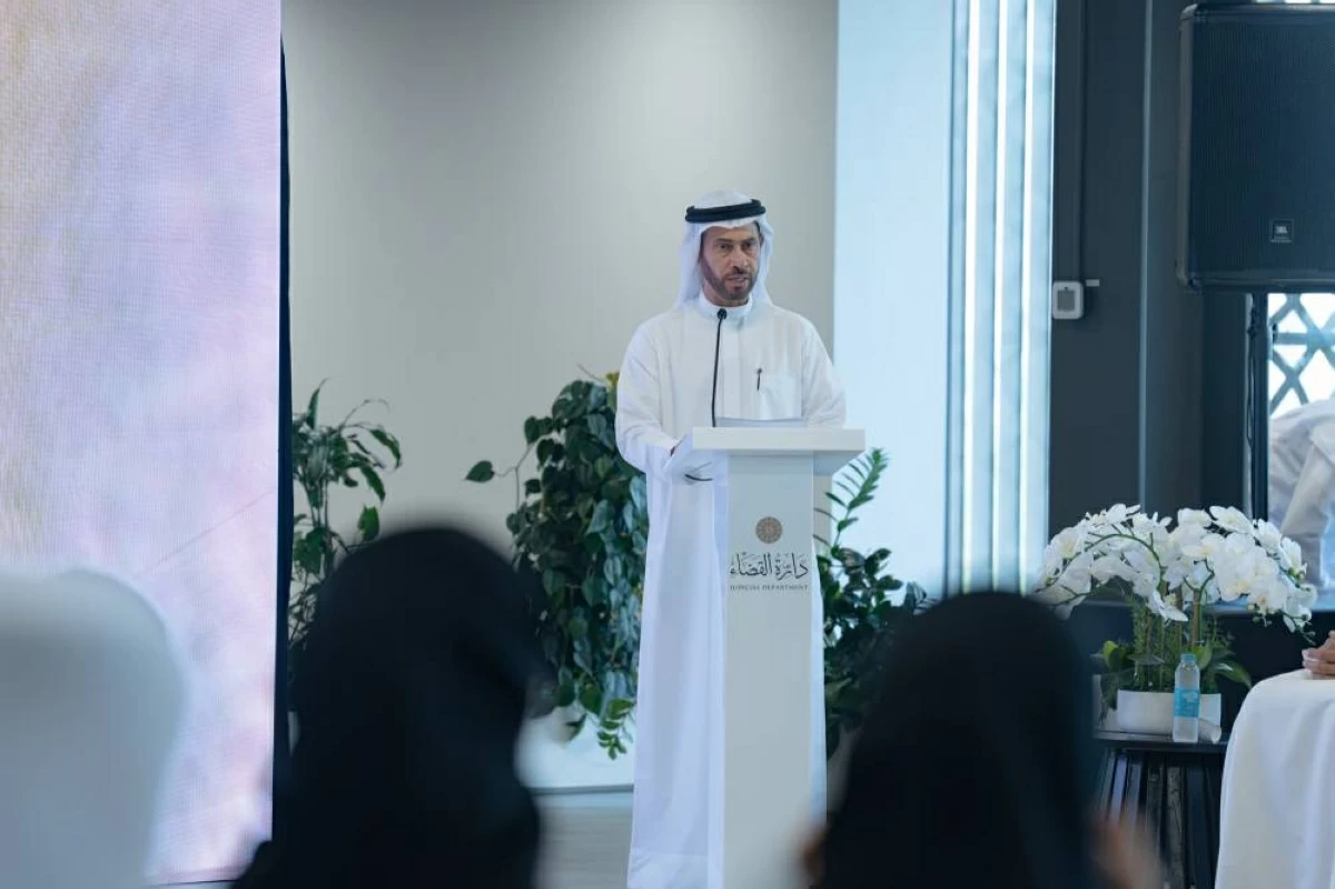 سلطان بن أحمد: تحسين تجربة المتعاملين أولوية لـ «قضاء الشارقة»