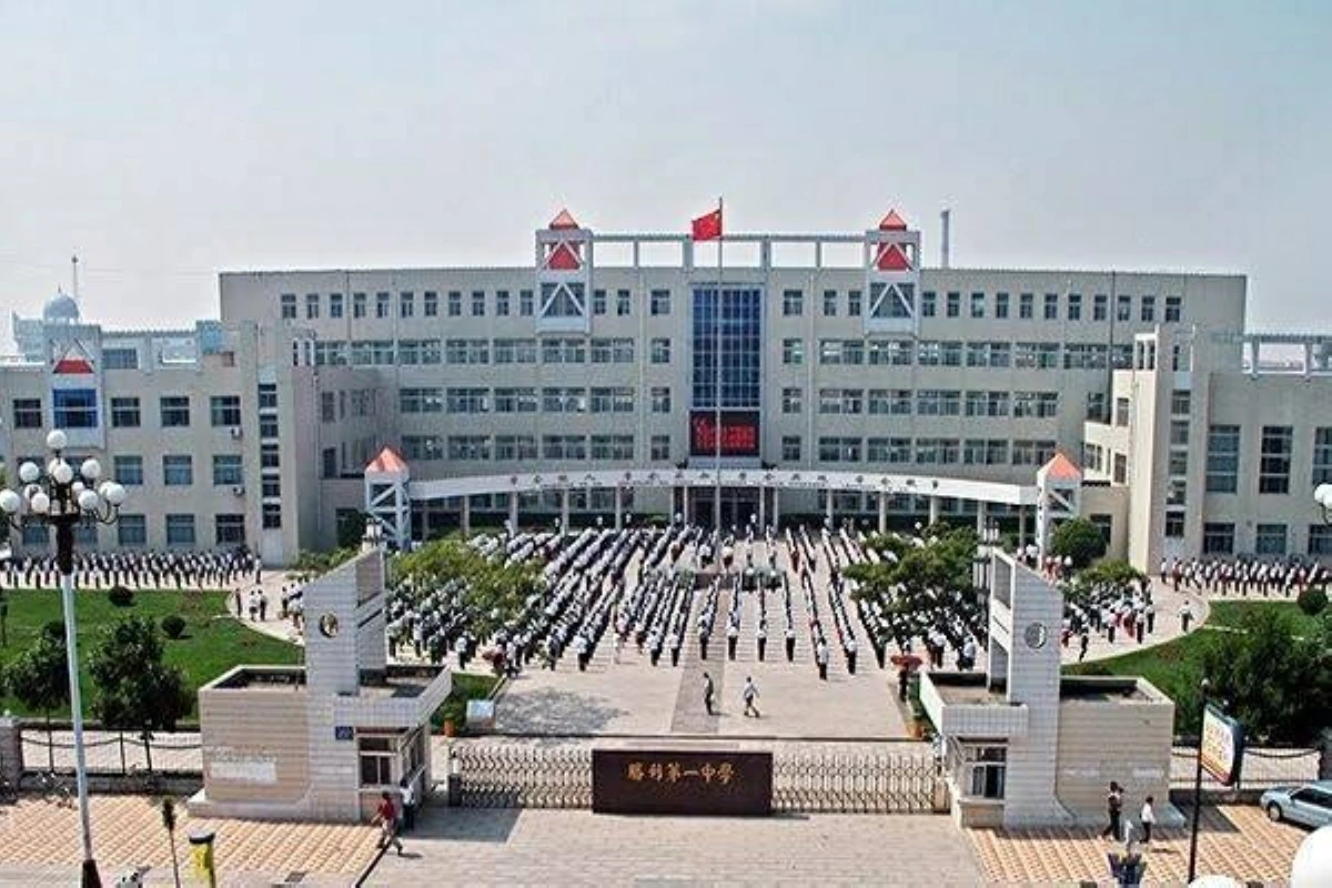 مدرسة دونغينغ 